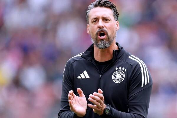 Sandro Wagner: Der ehemalige Co-Trainer der Nationalelf wird Cheftrainer des FC Augsburg.