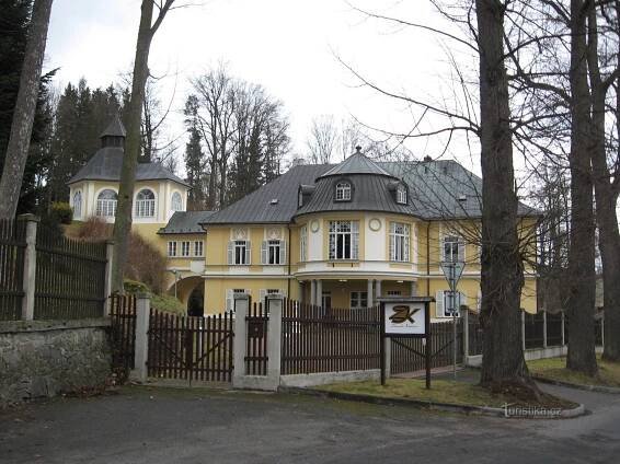 ZÁMEK KNĚŽICE
