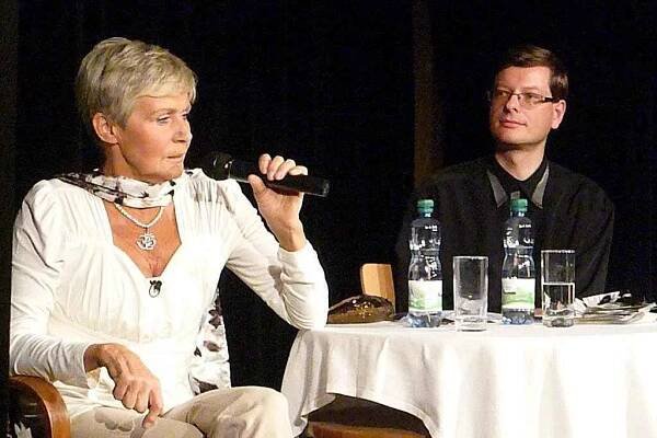 Beseda s chrudimskou rodačkou Consuelou Morávkovou v rámci natáčen pořadu ČT 13. komnata.