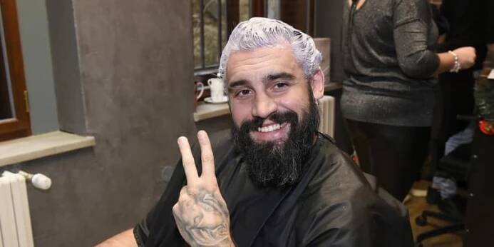 Josef Kůrka s láskou pečuje o syna.