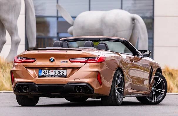 Úžasný kus techniky, nebo nabubřelý symbol statusu? BMW M8 Competition v kabrioletu je vrchol éry sportovních aut
