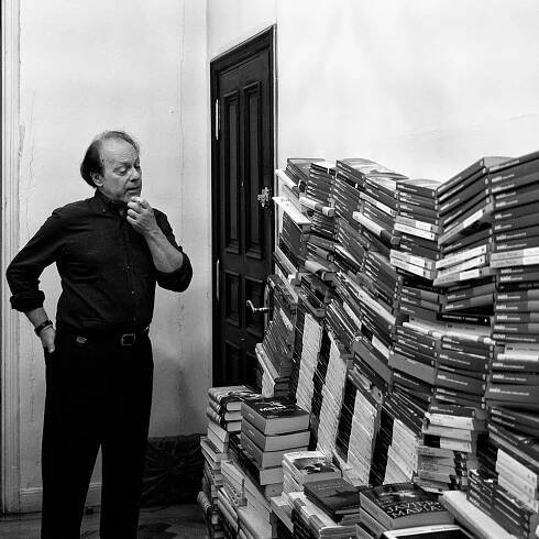 Javier Marías, veinte años como rey de Redonda