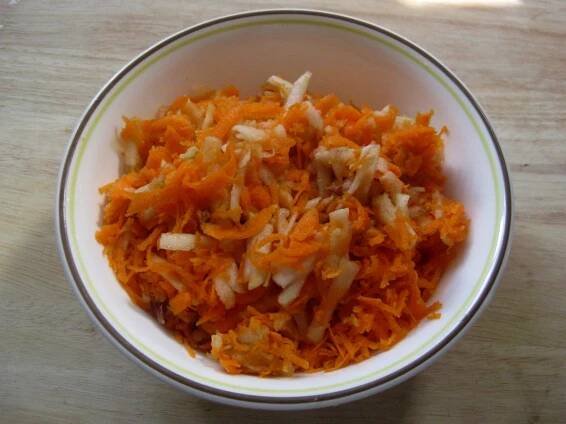 Recept: Salát mrkvový-s jablky a medem