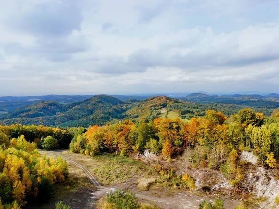 Obrazem: Kaňony, rybníky, hrady. Malebný Máchův kraj není jen slavné jezero