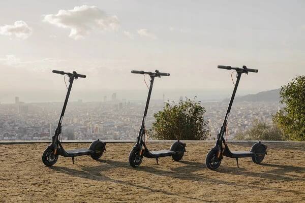 Ninebot KickScooter F2 E by Segway Stav balení originální