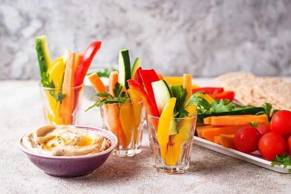 5 letných tipov na rýchly snack plný vitamínov: Už žiadne čipsy, stavte na banány, cuketu, orechy či melón