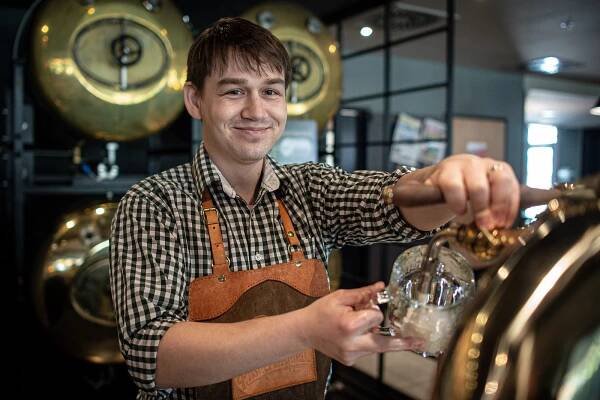 Také Viktorka v Ostravě-Porubě rozdávala plzeňské pivo