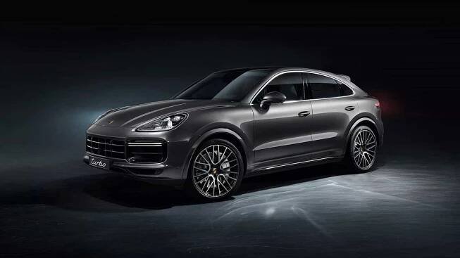 I Porsche už má svou X6. Cayenne Coupé nabídne karbonovou střechu a až 550 koní