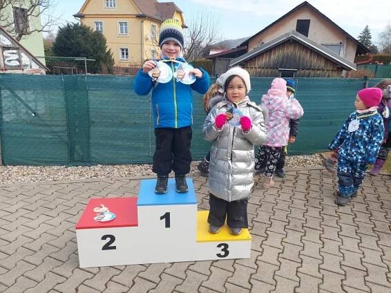 Zimní olympijské hry třídy žabek - 3.3.2022 slavnostní zakončení | Mateřská škola Velký Šenov