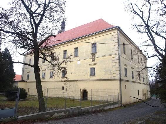 Pozapomenutý zámek v Ivanovicích na Hané se díky restaurátorům probouzí do své zašlé krásy