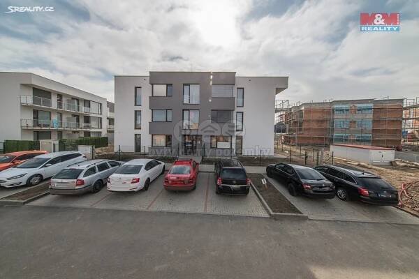 Pronájem bytu 1+kk 34 m², Emy Destinové, Jinočany