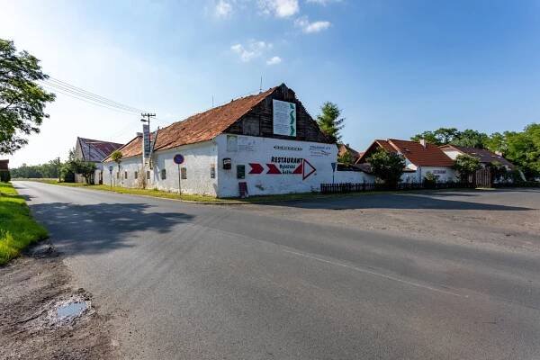 Restaurace s ubytováním, Vikletice - Boris Musil - realitní makléř | pro Karlovy Vary a okolí 