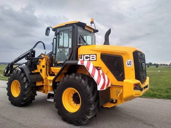 Kloubový nakladač JCB 437 AGRI - Fast agri s.r.o.