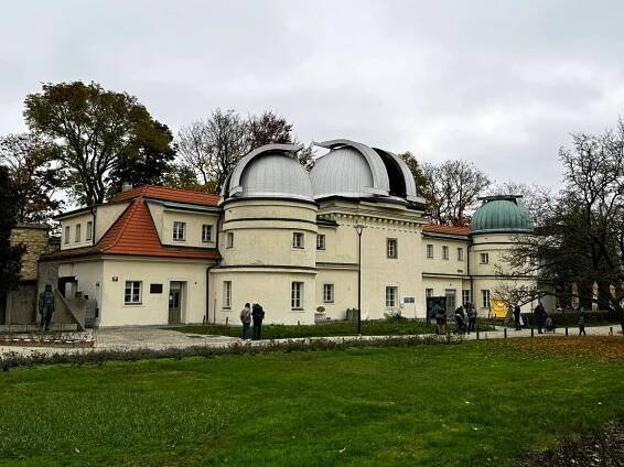 Už jste na vrcholu Petřín navštívili Štefánikovu hvězdárnu?