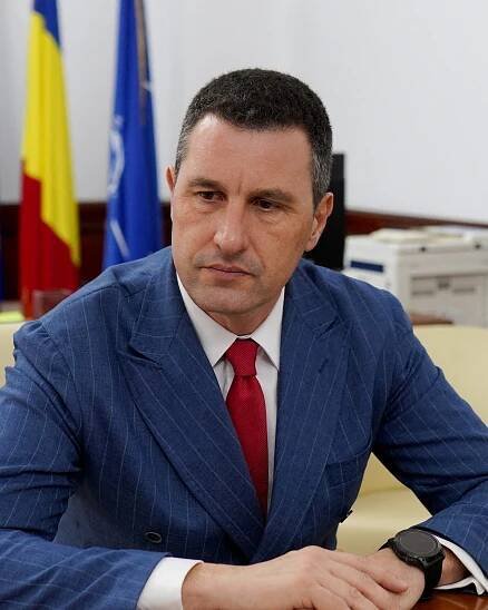 Romania, eyeing bond sales, fights to avoid 'fallen angel' junk rating