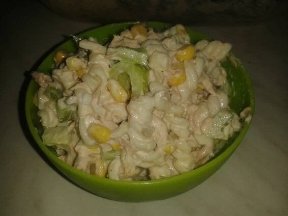 Recept: Lehký těstovinový salát s tuňákem