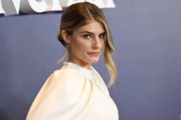 'Quantum Leap' star Caitlin Bassett jumps from Army to TV
