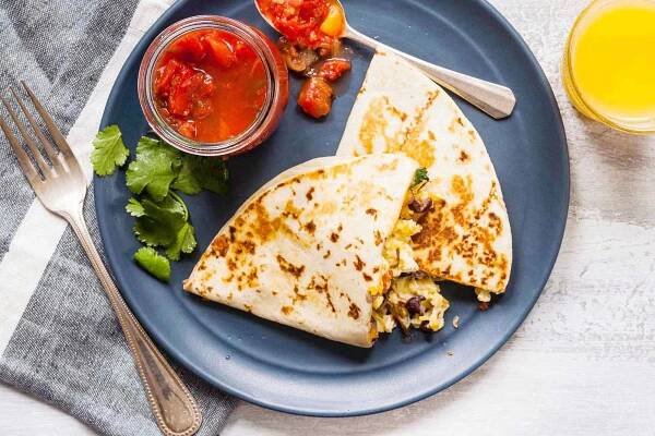 Snídaně Quesadilla s černými fazolemi a vejci 5