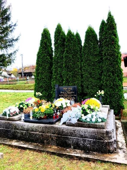 Súbor:Biskup Ján Hirka, hrob. Abranovce 23 Slovakia 2.jpg
