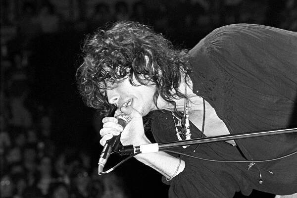 (MANDATORY CREDIT Ebet Roberts/Getty Images) Steven Tyler of Aerosmith performing at a "Tennis Rock" concert at the Pier in New York City on July 23, 1983. (Photo by Ebet Roberts/Redferns)