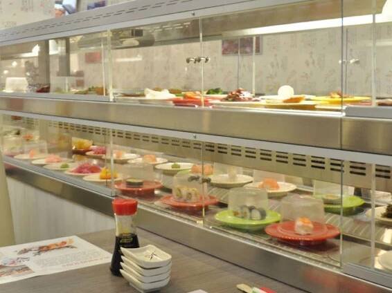 Ginza running sushi Praha | Apetee