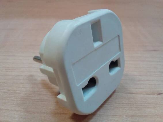Soubor:AC Converter Adapter UK-EU.jpg – Wikipedie