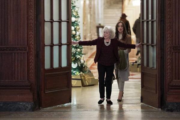 Christmas at the Plaza - Z filmu - Julia Duffy, Elizabeth Henstridge