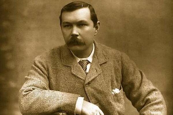 Arthur Ignatius Conan Doyle (22.5.1859 – 7.7.1930): autor detektiva Sherlocka Holmese, postavy, kterou čtenáři odmítli nechat zemřít