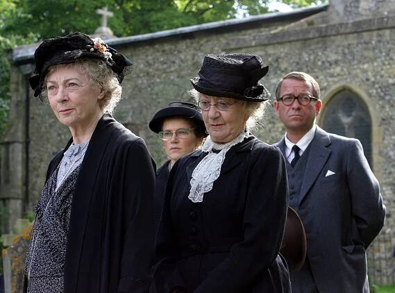 Slečna Marplová - Není kouře bez ohýnku - Z filmu - Geraldine McEwan, Jessica Hynes, Thelma Barlow, Sean Pertwee