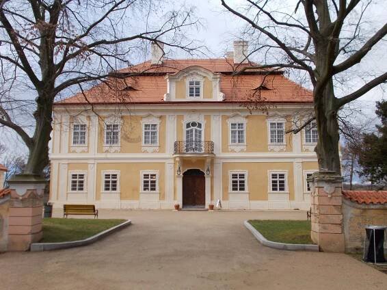 Panenské Břežany - Památník..., Tipy na výlet
