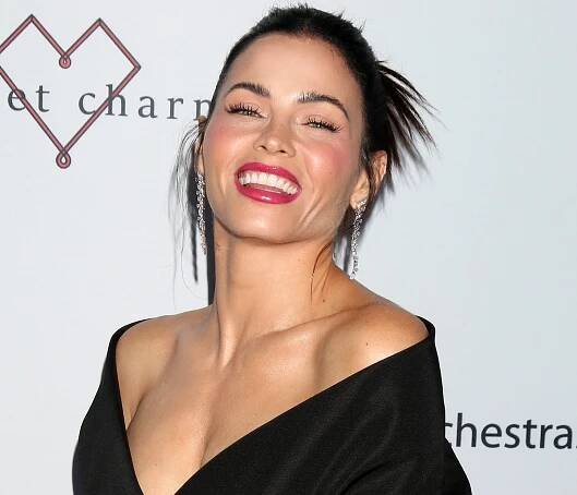 Jenna Dewan Shares Swimsuit Photo “Soaking Up the Sun”