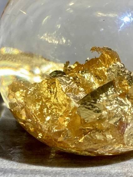 Minerál surové ZLATO plátkové 22K - DÁRKOVÁ lahvička, BRAZÍLIE