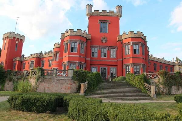 Státní zámek Hrádek u Nechanic - Architektonické památky - Hrady, zámky, tvrze, paláce - Královéhradecký kraj - Nechanice