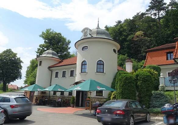 Restaurace - Zámeček pod hradem foto 1