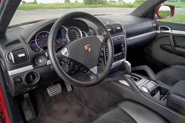 Test Porsche Cayenne GTS (2008): Luxusní SUV s 298 kW za 600 tisíc?! (video) – GripTV