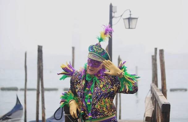 Benátky pobláznil legendární karneval. I svůdník Casanova by se červenal
