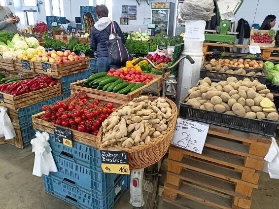 Farmářské trhy na jaře: Srovnali jsme ceny zeleniny a ovoce na pražských trzích