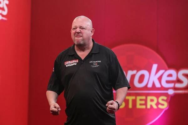 Famózní King neztratil ve dvou zápasech ani leg. Peter Wright končí