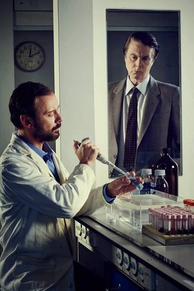 Neviditelný důkaz - Promo - John Simm, David Threlfall