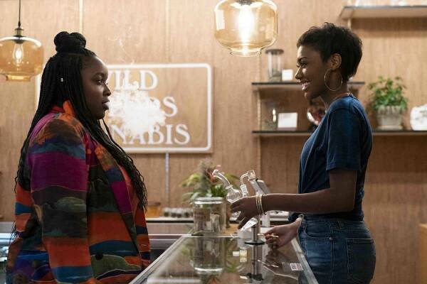 Shrill - Freak - Z filmu - Lolly Adefope, Sydney Winbush