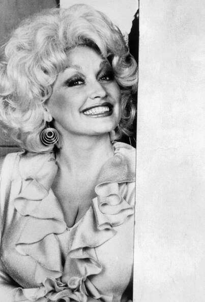 Prsatá sexbomba Dolly Parton (76) v proměnách času. Country legenda by se klidně svlékala i v babičkovském věku