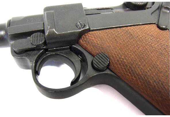 Pistole Parabellum Luger P08 dřevo - dekorační replika