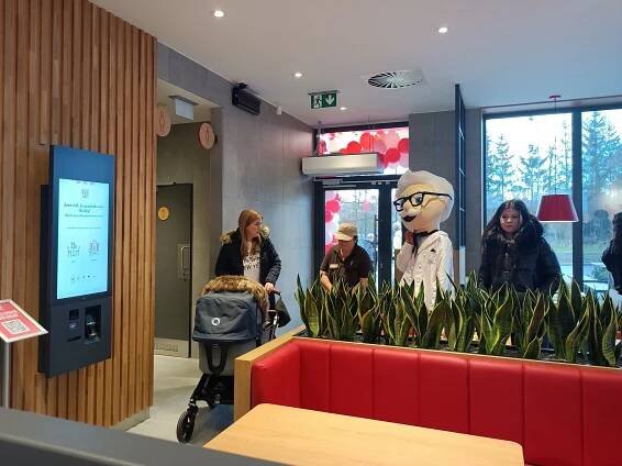 VIDEO: KFC přivítalo v Havlíčkově Brodě první zákazníky, podívejte se