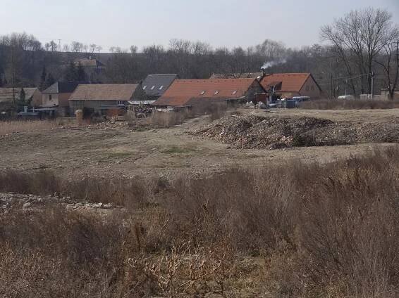 Soubor:Bakov - prostor tvrze, zbořené v roce 2017.jpg