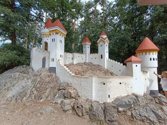 Kočičí hrádek a Švýcárna Slatiňany – okres Chrudim | Ověřeno rodiči