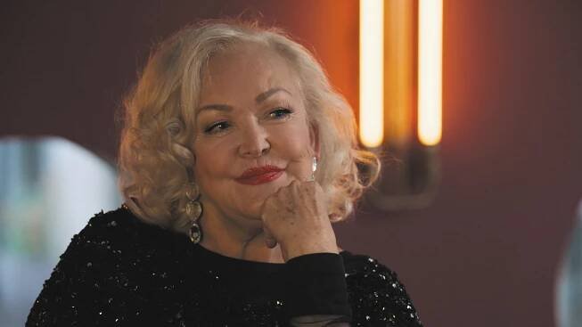 Hotel Mondial - Zurück auf Los - Z filmu - Angelika Milster