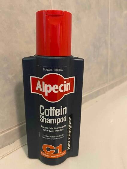 Alpecin Coffein Shampoo in der Dusche