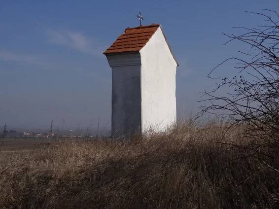 Bakov - kaple severně od vsi u silnice do Zlonic (3).jpg