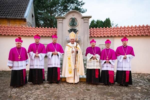 FOTOGALERIE: Instalace kanovníků Kolegiátní kapituly sv. Kosmy a Damiána ve Staré Boleslavi - Církev.cz
