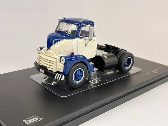 GMC 950 COE (1954) - IXO 1/43 TR150.22